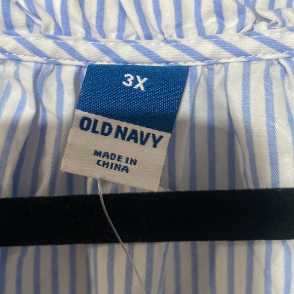 Old navy top - Picture 2 of 3